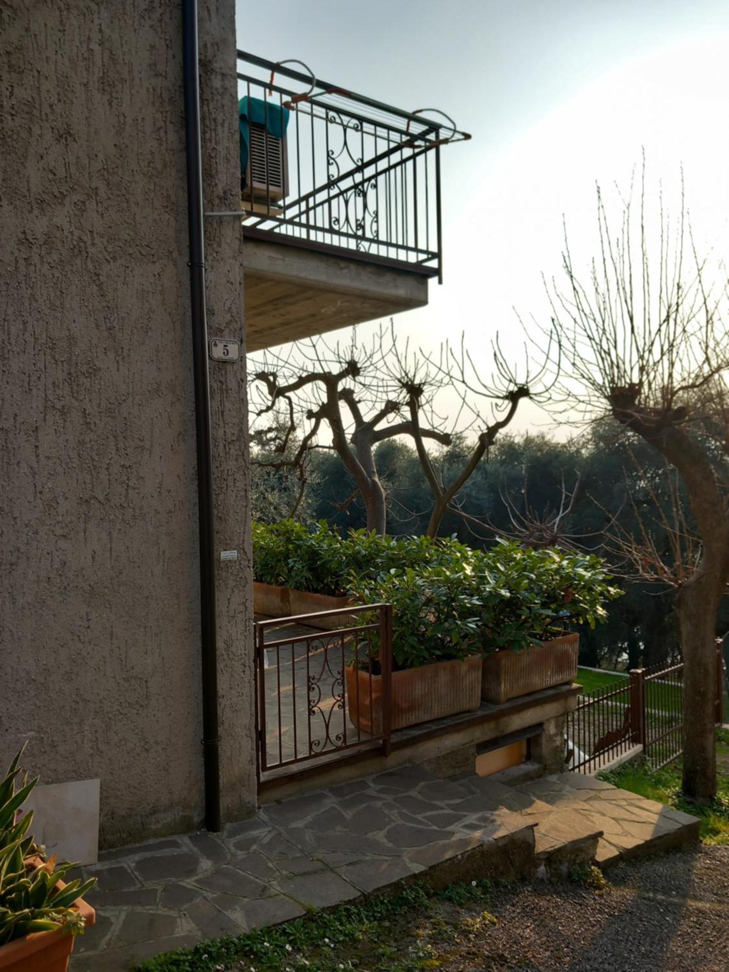 Appartamento Casa Antony Torri Del Benaco Esterno foto