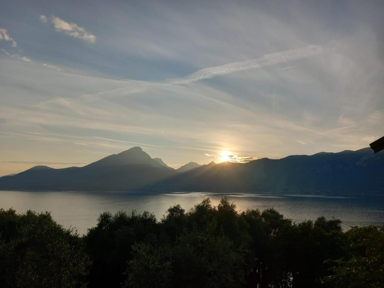 Appartamento Casa Antony Torri Del Benaco Esterno foto